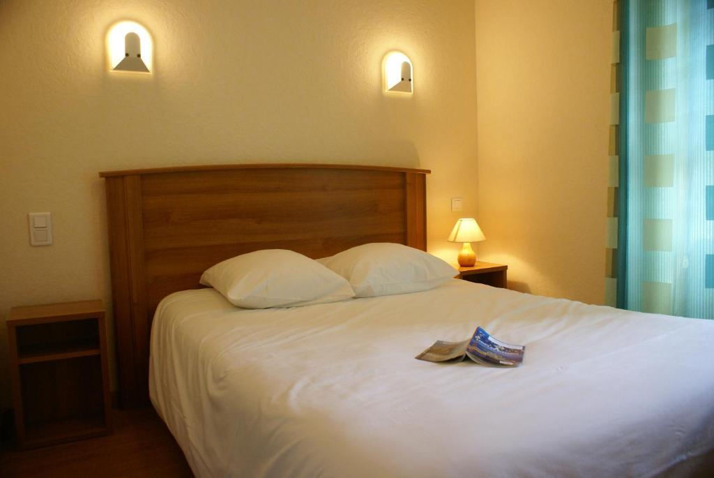 Hotel Le Passiflore Saint-Pol-de-Leon Room photo